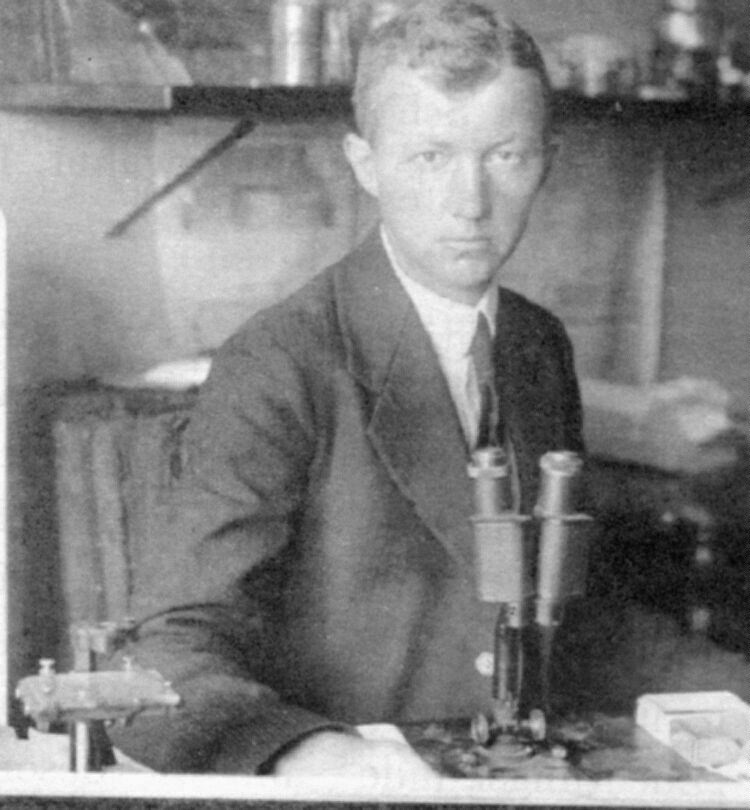 Ludwig Armbruster dans son laboratoire au Kaiser Wilhelm Institut